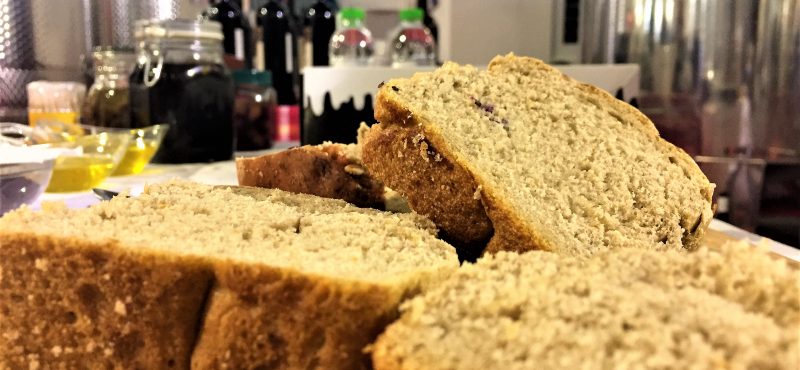 Ψωμί από ΟινοΛάσπη: το δοκιμάσαμε, μείναμε έκπληκτοι και σας το προτείνουμε!